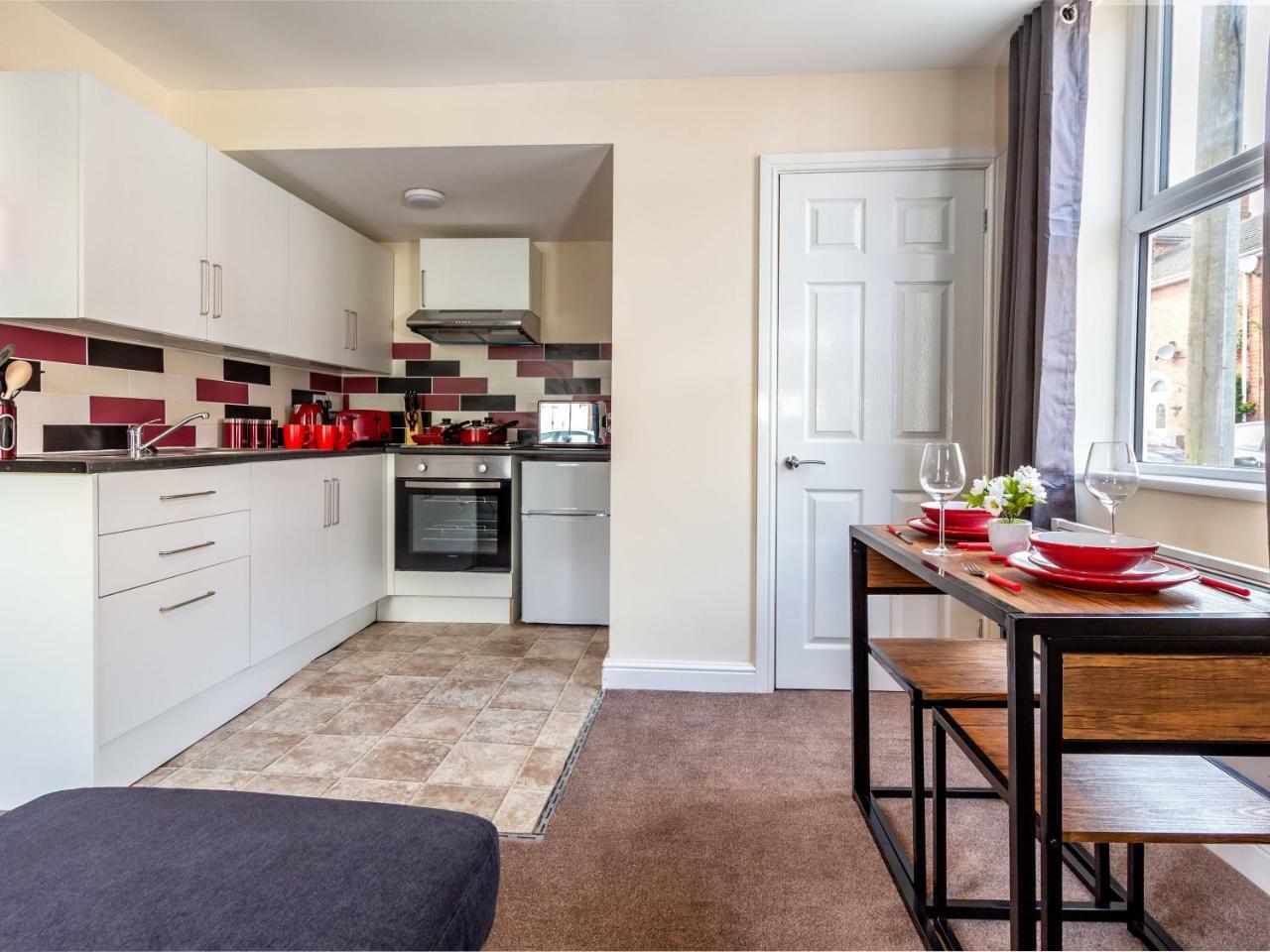 Northfield Street, Worcester City Centre - Guest Homes Экстерьер фото