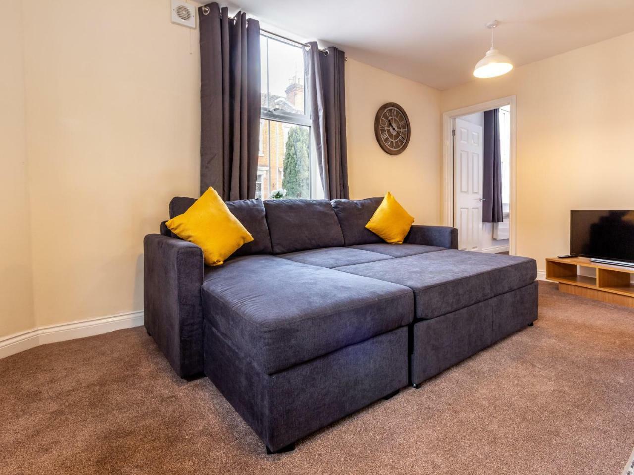 Northfield Street, Worcester City Centre - Guest Homes Экстерьер фото
