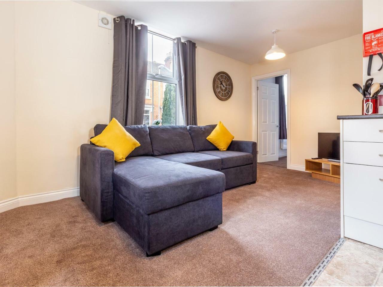 Northfield Street, Worcester City Centre - Guest Homes Экстерьер фото